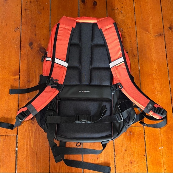 ***NWT*** The North Face Borealus Bold Orange & Black Backpack - Picture 5 of 9